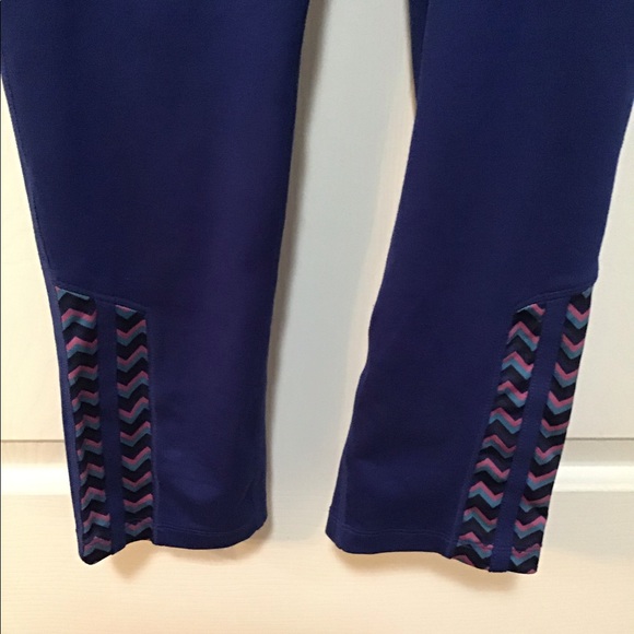 SOFFE LOW RISE CAPRI WORK OUT YOGA PANTS EUC S - Picture 3 of 4